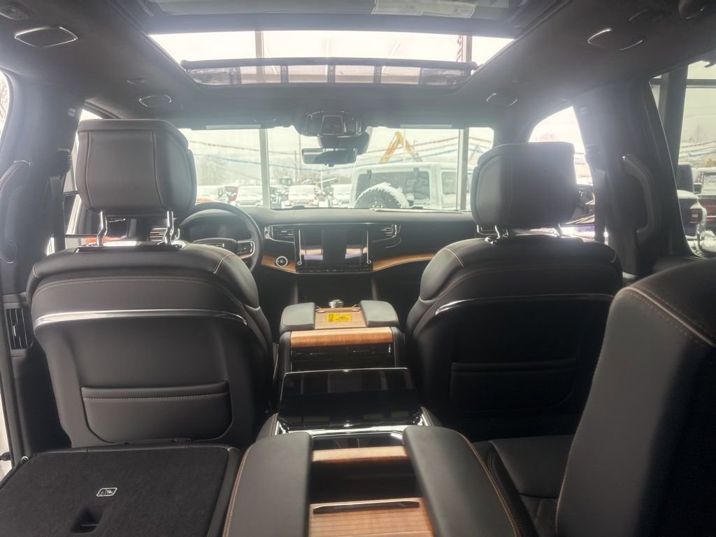 New 2025 Jeep Grand Wagoneer Series III w/ HD Trailer Tow Package image 44