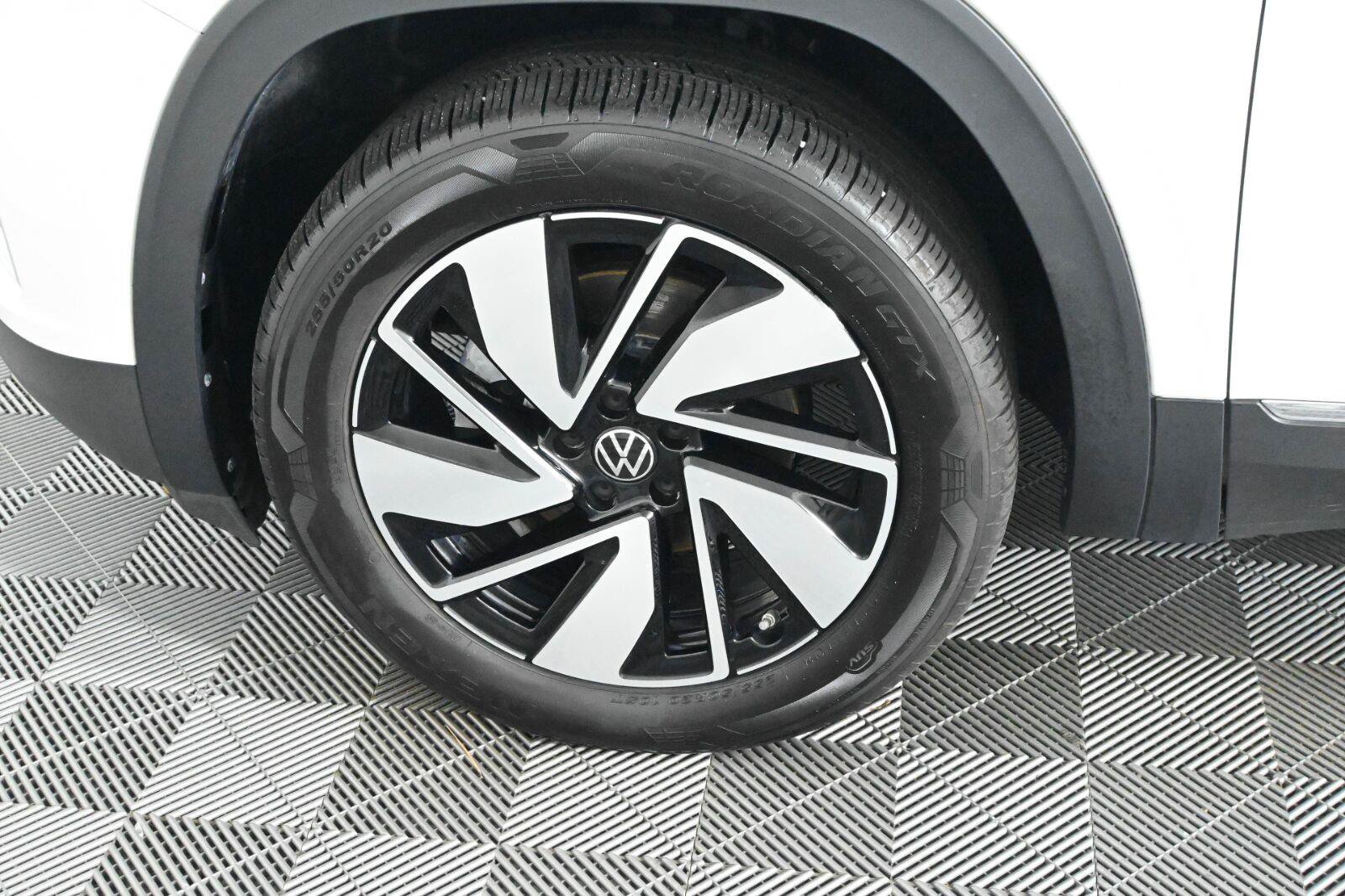Certified 2025 Volkswagen Atlas SEL AWD/4WD image 32