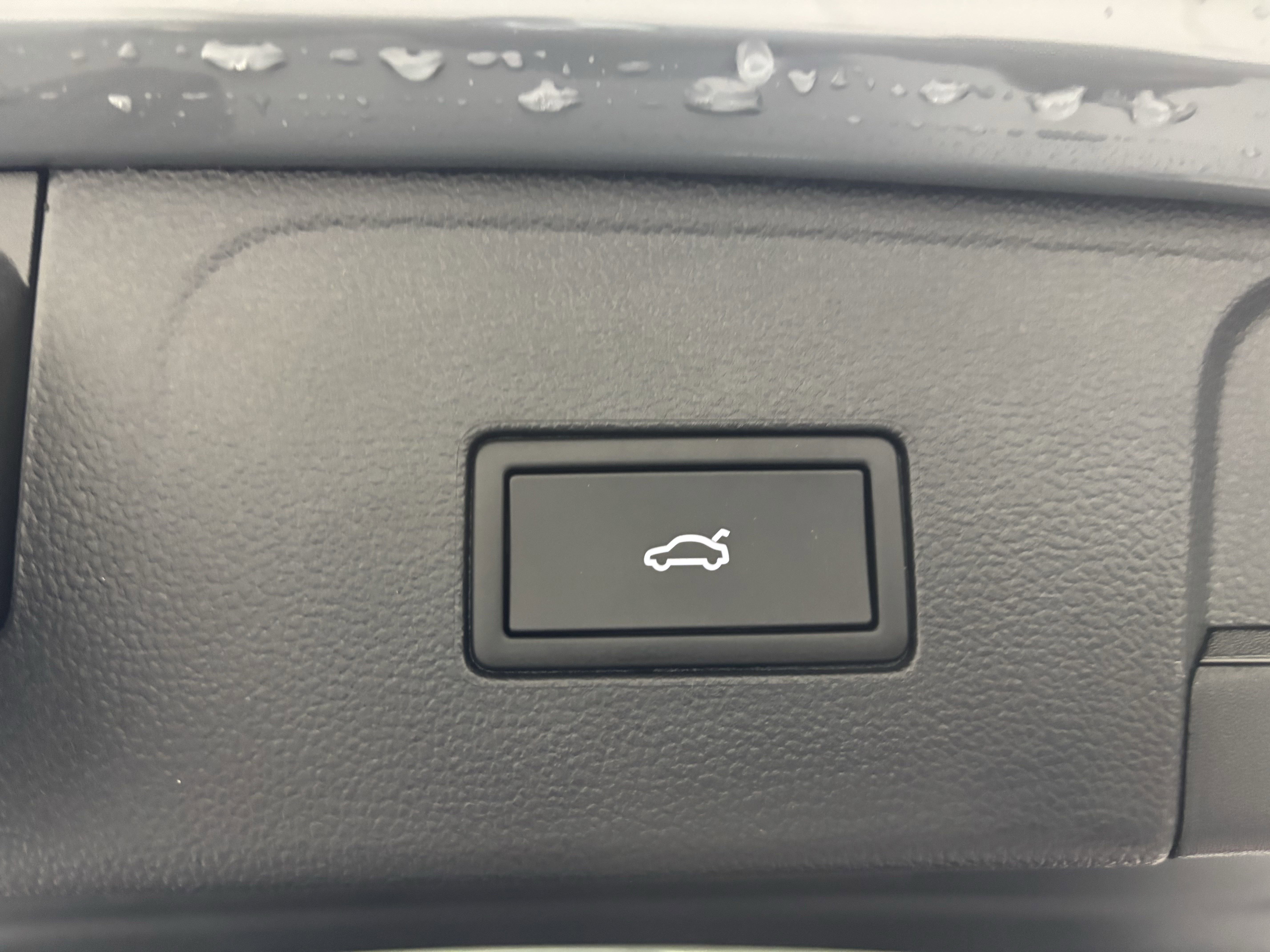 New 2025 Volkswagen Atlas Peak Edition SE image 19