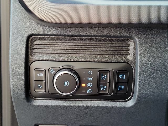 Used 2026 Ford F450 Platinum w/ FX4 Off-Road Package AWD/4WD image 19