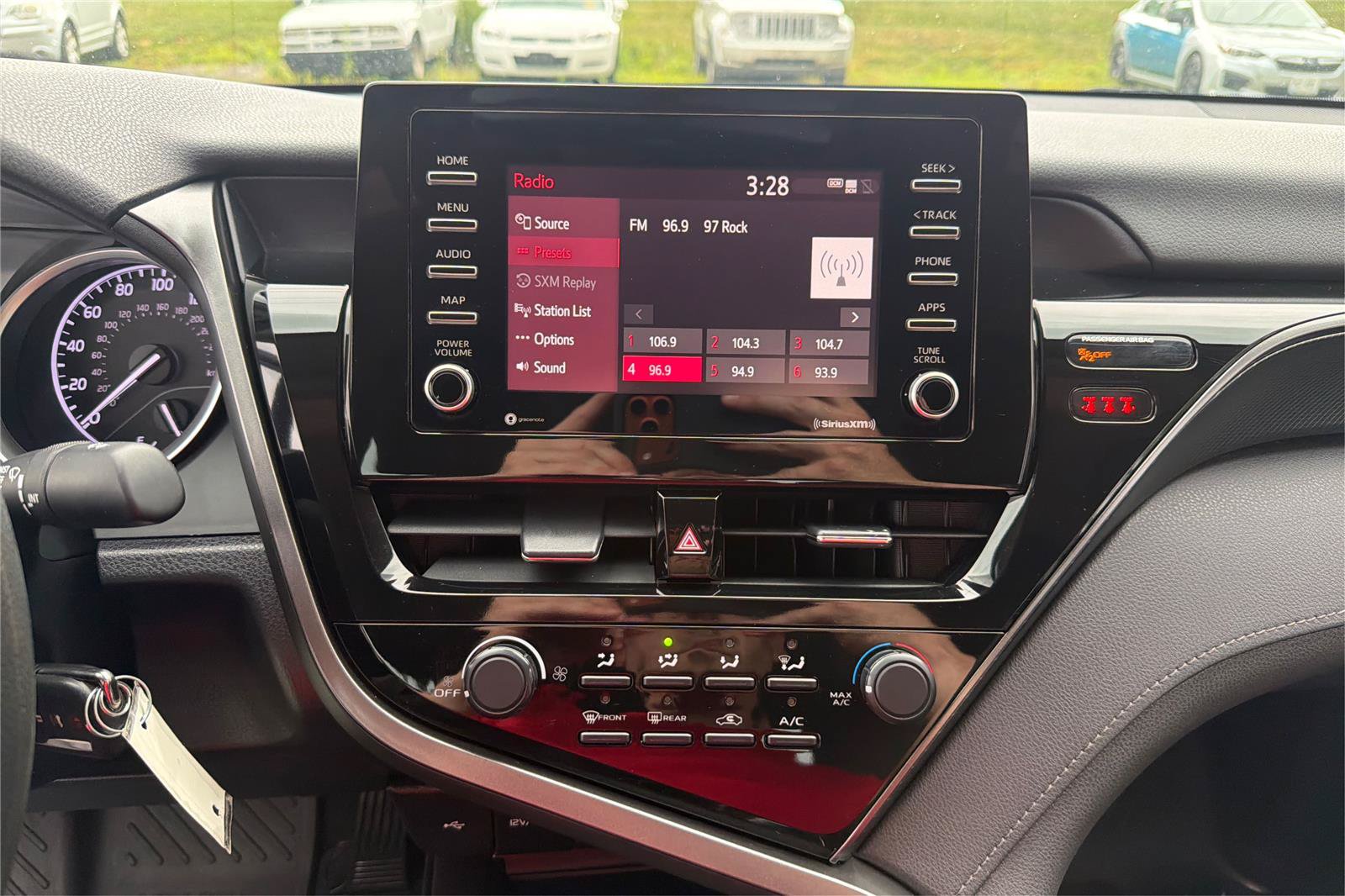 Used 2021 Toyota Camry LE FWD image 13