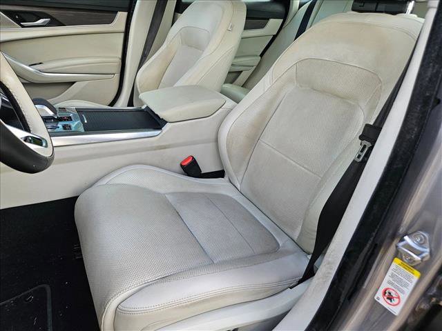 Used 2021 Jaguar XF SE RWD image 12