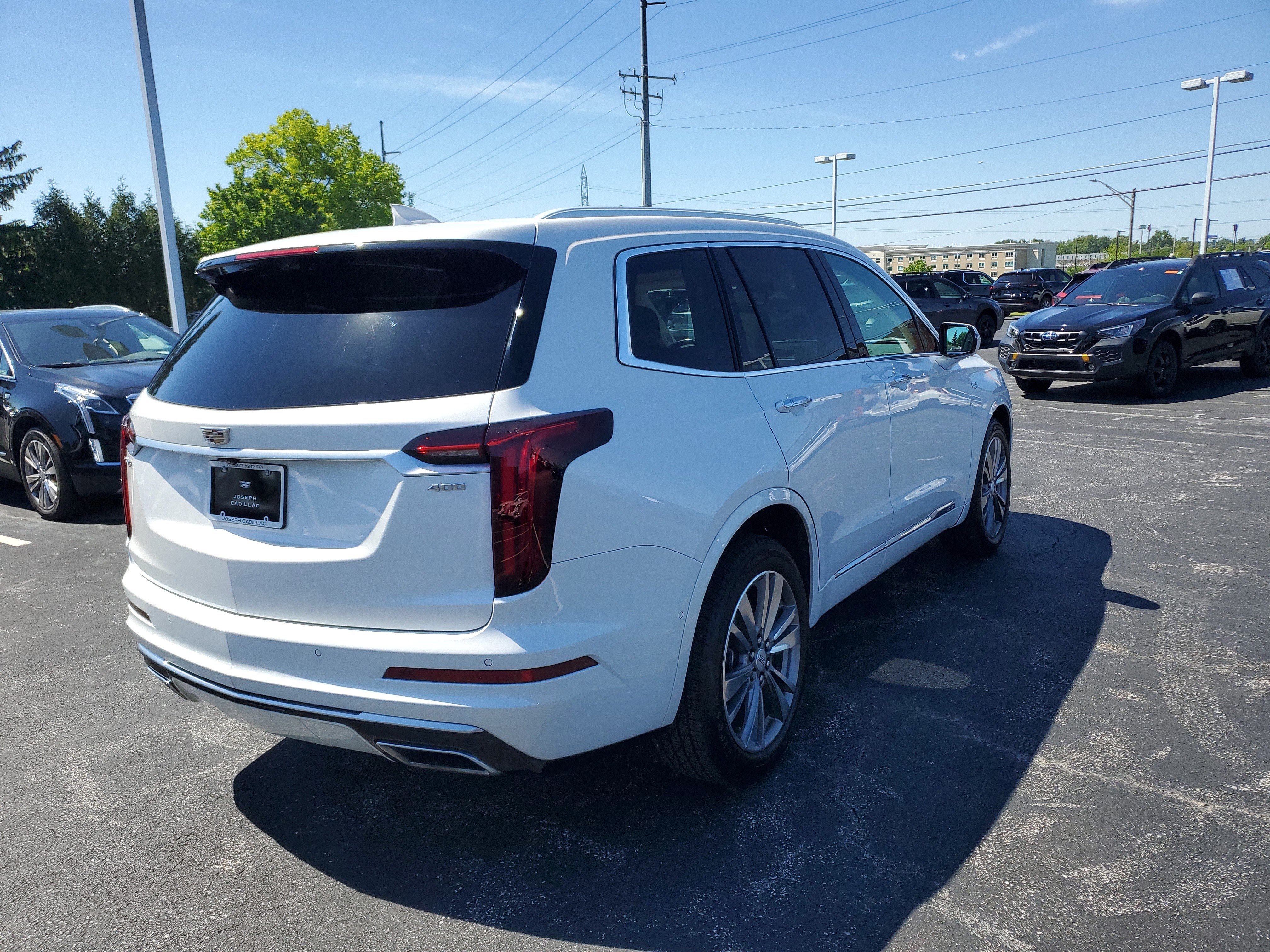 Used 2021 Cadillac XT6 Premium Luxury FWD image 3