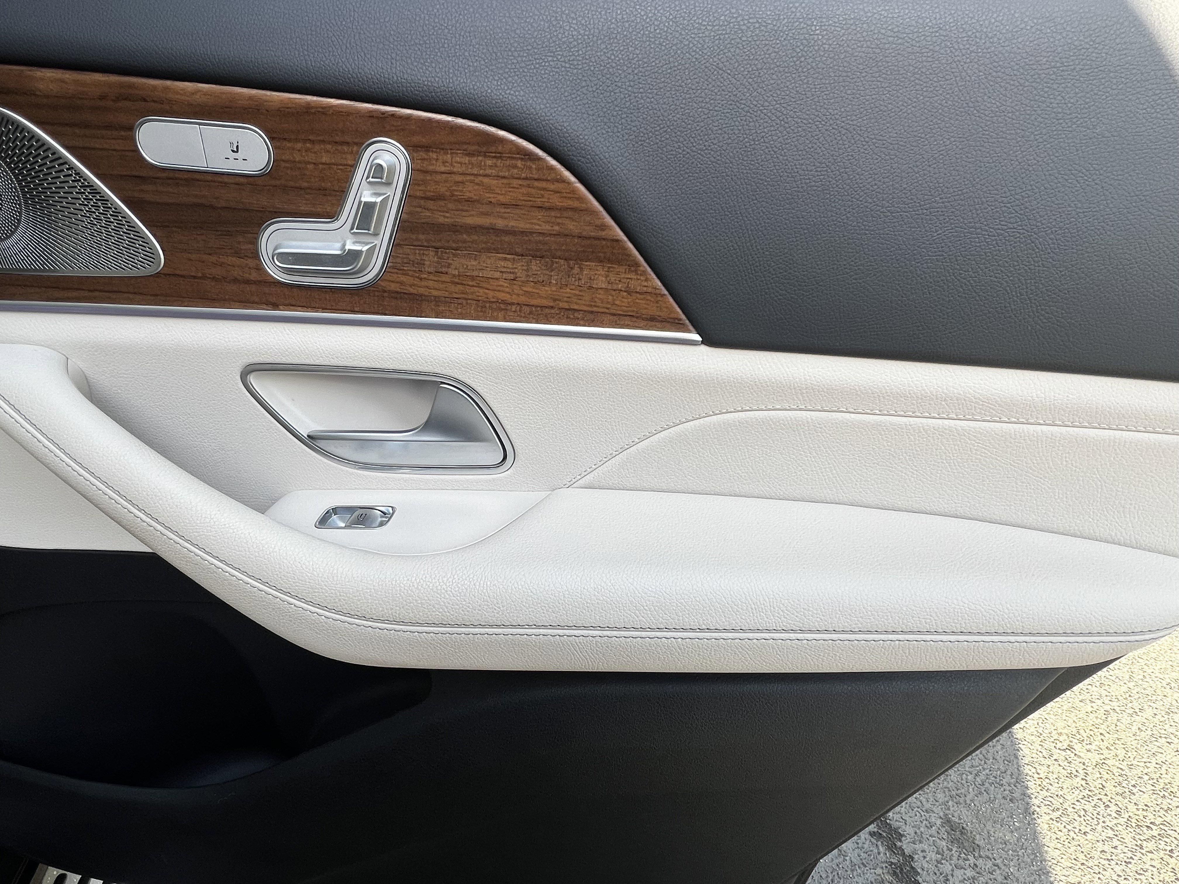 Used 2023 Mercedes-Benz GLS 450 4MATIC image 40