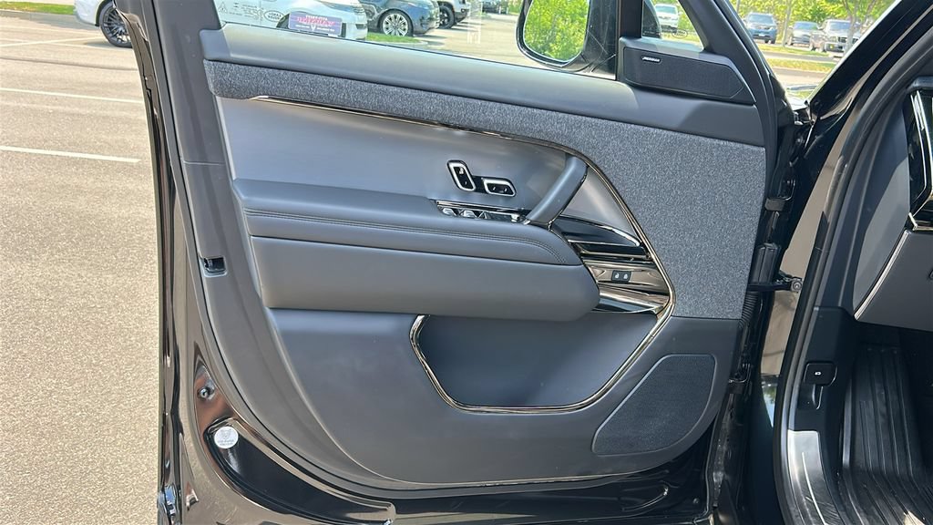 Certified 2025 Land Rover Range Rover Sport AWD/4WD image 9