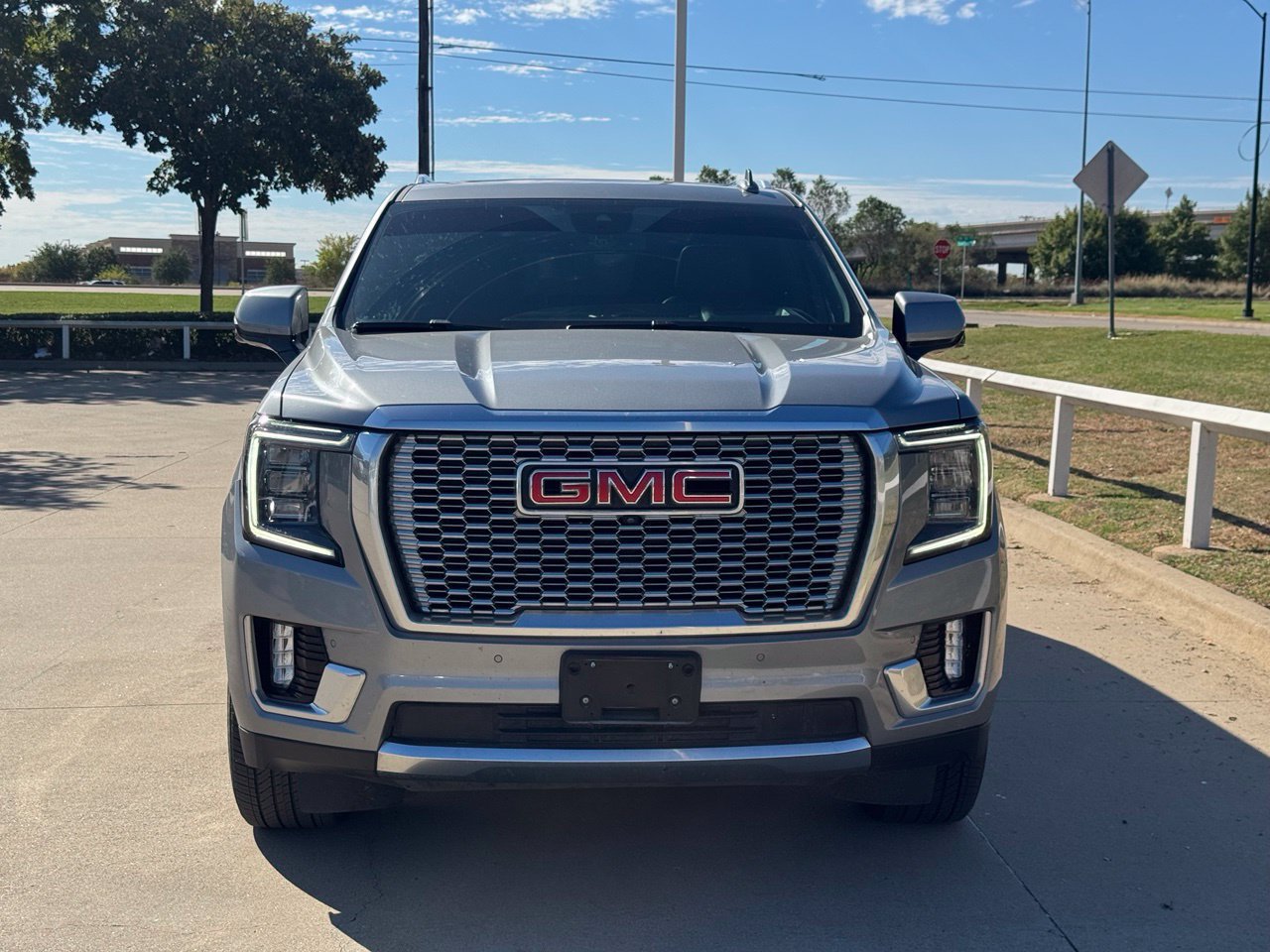 Used 2024 GMC Yukon XL Denali RWD image 2