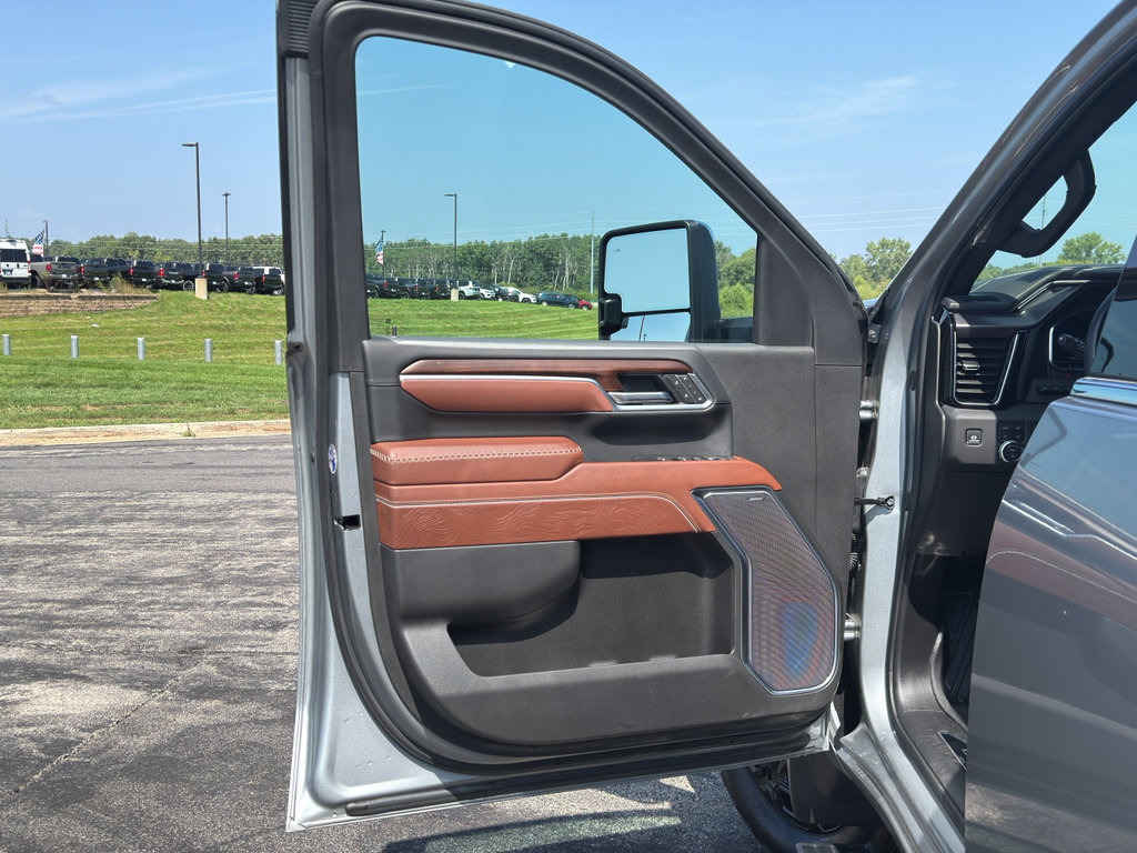 Used 2025 GMC Sierra 2500 Denali Ultimate AWD/4WD image 10