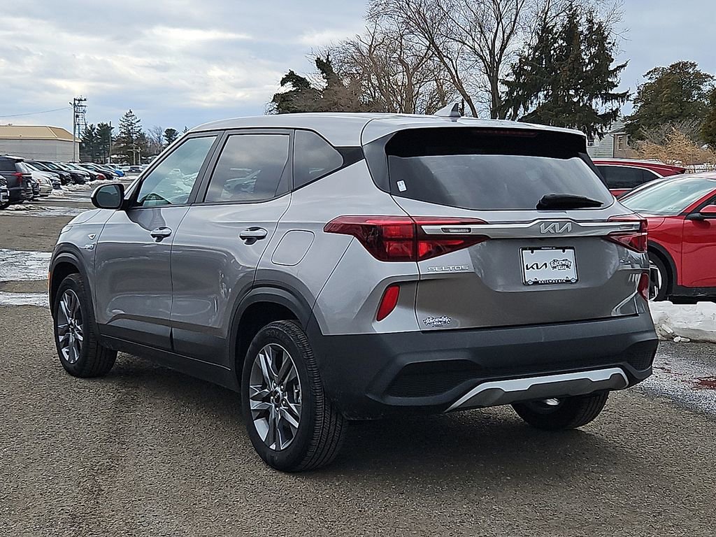 Certified 2022 Kia Seltos LX image 5