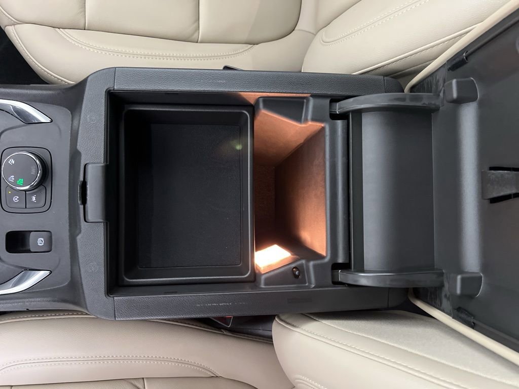 Used 2023 Chevrolet Traverse LT w/ LT Premium Package AWD/4WD image 21