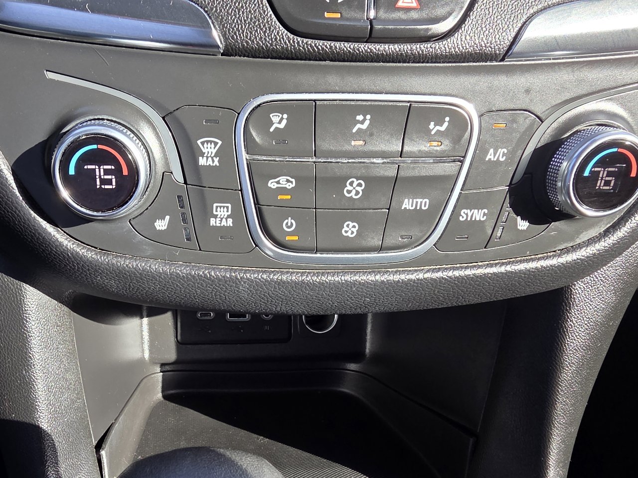 Used 2022 Chevrolet Equinox LT image 21