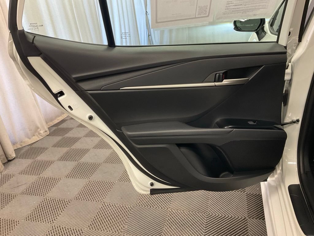 Used 2025 Toyota Camry SE AWD/4WD image 33