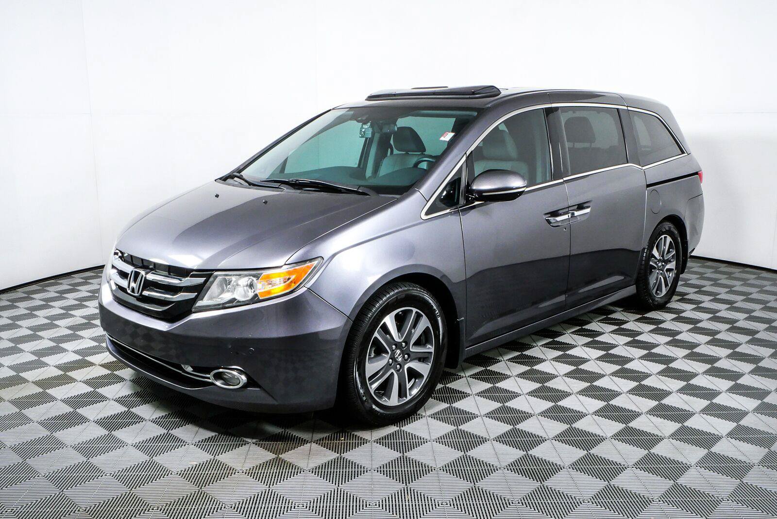 Used 2016 Honda Odyssey Touring image 25