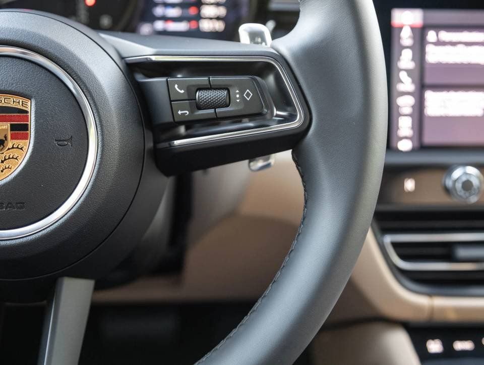 Certified 2026 Porsche Macan image 16