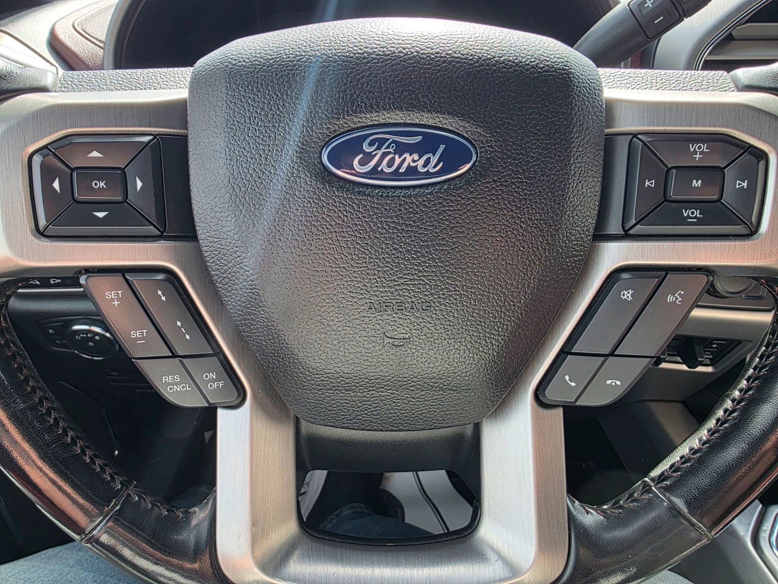 Used 2018 Ford F250 Platinum w/ Platinum Ultimate Package AWD/4WD image 16