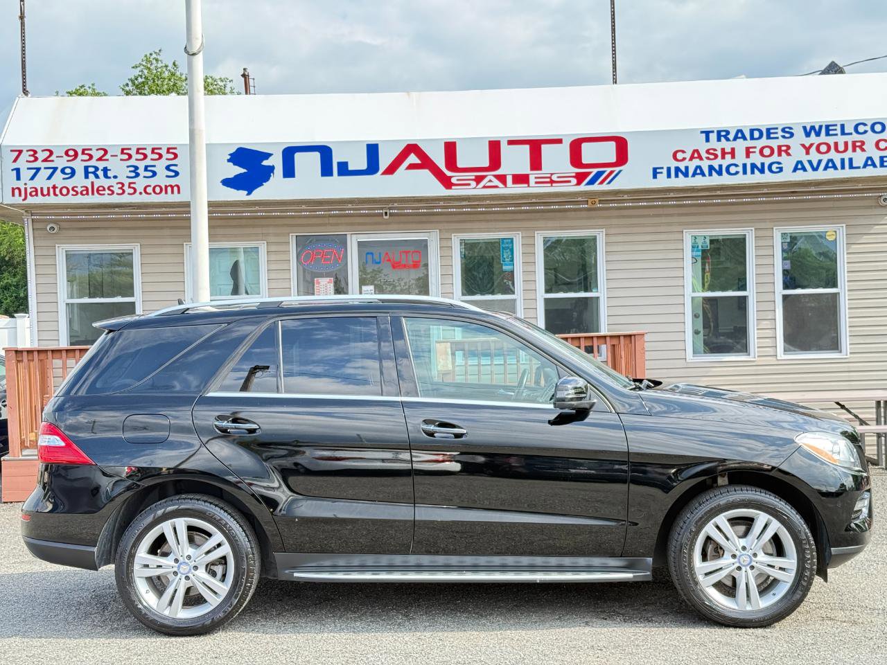 Used 2015 Mercedes-Benz ML 350 4MATIC w/ Premium 1 Package image 3