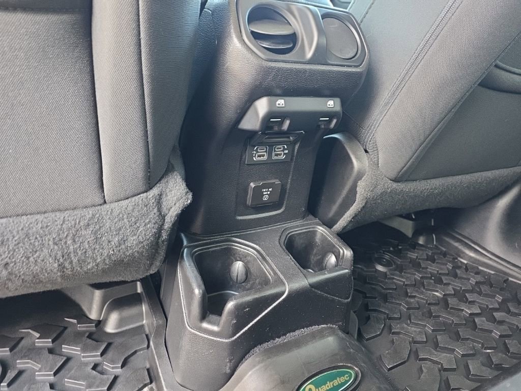 Used 2019 Jeep Wrangler Unlimited Sahara image 12