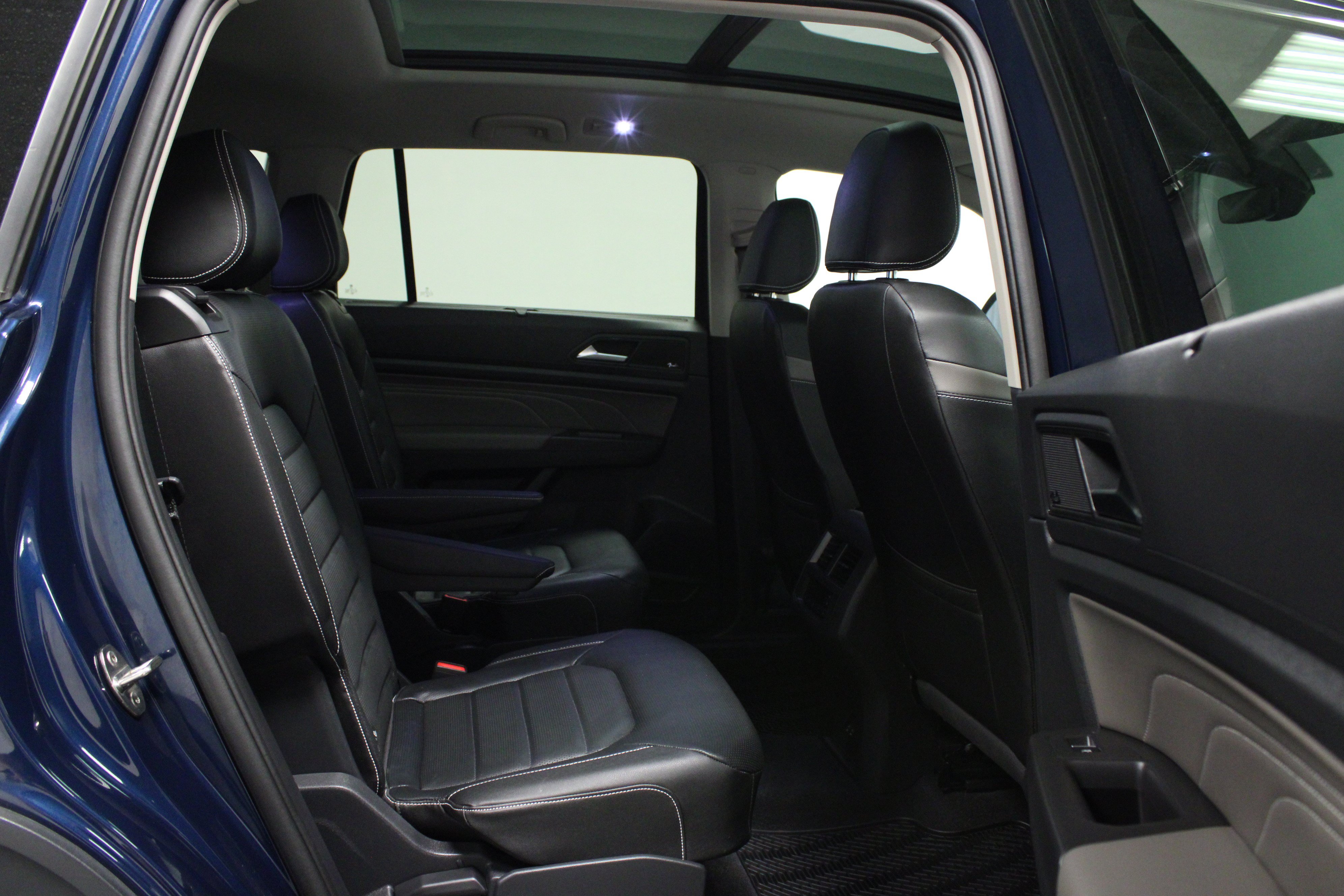 Used 2023 Volkswagen Atlas SEL Premium AWD/4WD image 16