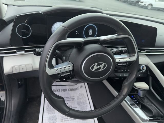 Used 2024 Hyundai Elantra Limited image 13