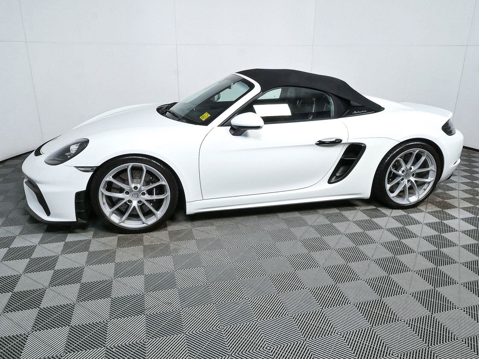 Used 2021 Porsche 718 Boxster Spyder RWD image 37