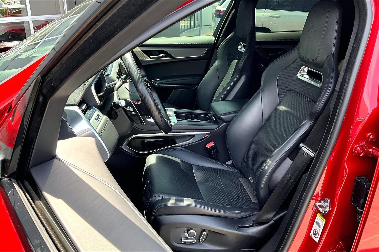 Certified 2022 Jaguar F-PACE SVR AWD/4WD image 25