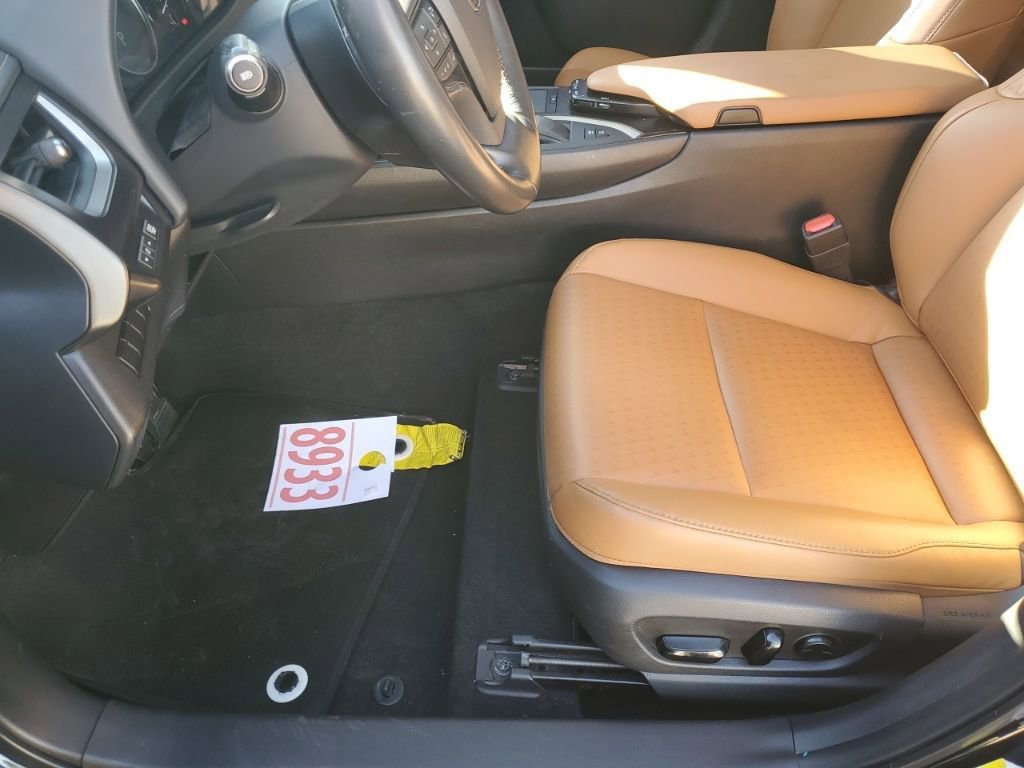 Used 2021 Lexus UX 250h AWD/4WD image 32