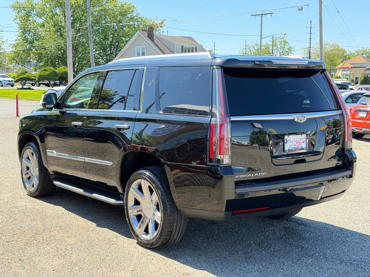 Used 2018 Cadillac Escalade Luxury AWD/4WD image 6
