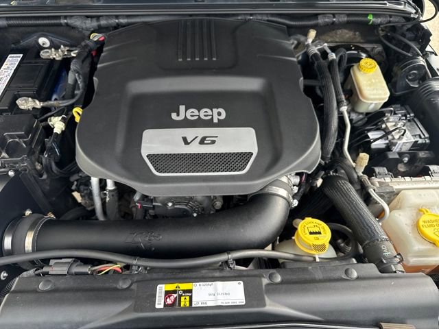 Used 2016 Jeep Wrangler Unlimited Sahara w/ Connectivity Group image 17