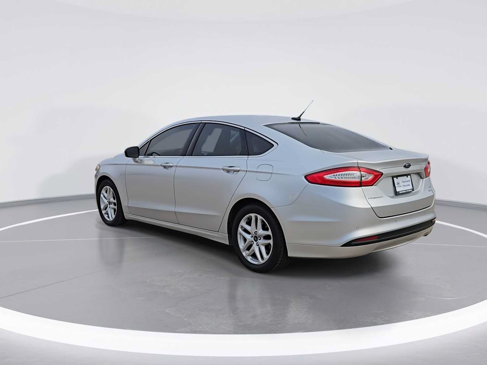 Used 2014 Ford Fusion SE w/ Equipment Group 202A FWD image 6