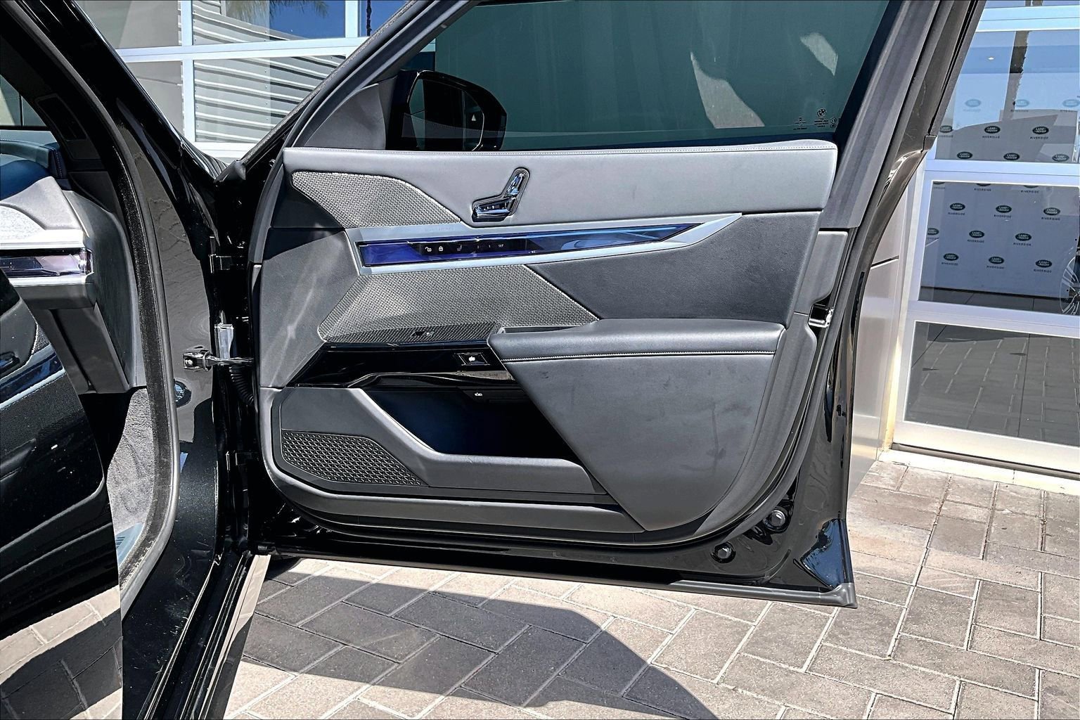 Used 2023 BMW 740i w/ Parking Assistance Package image 24
