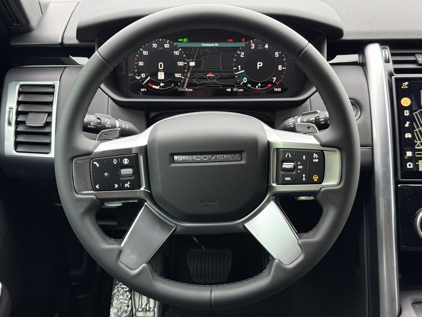 New 2026 Land Rover Discovery S AWD/4WD image 35