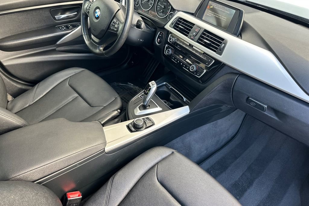 Used 2017 BMW 320i Sedan RWD image 16