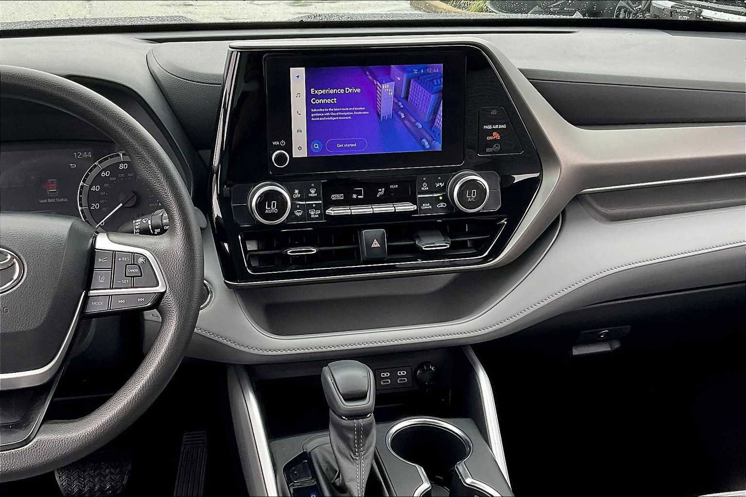 Used 2023 Toyota Highlander L image 6