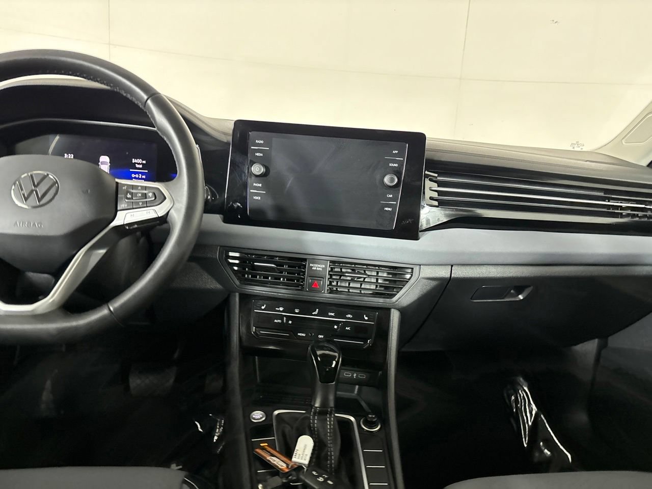 Used 2026 Volkswagen Jetta SE FWD image 25