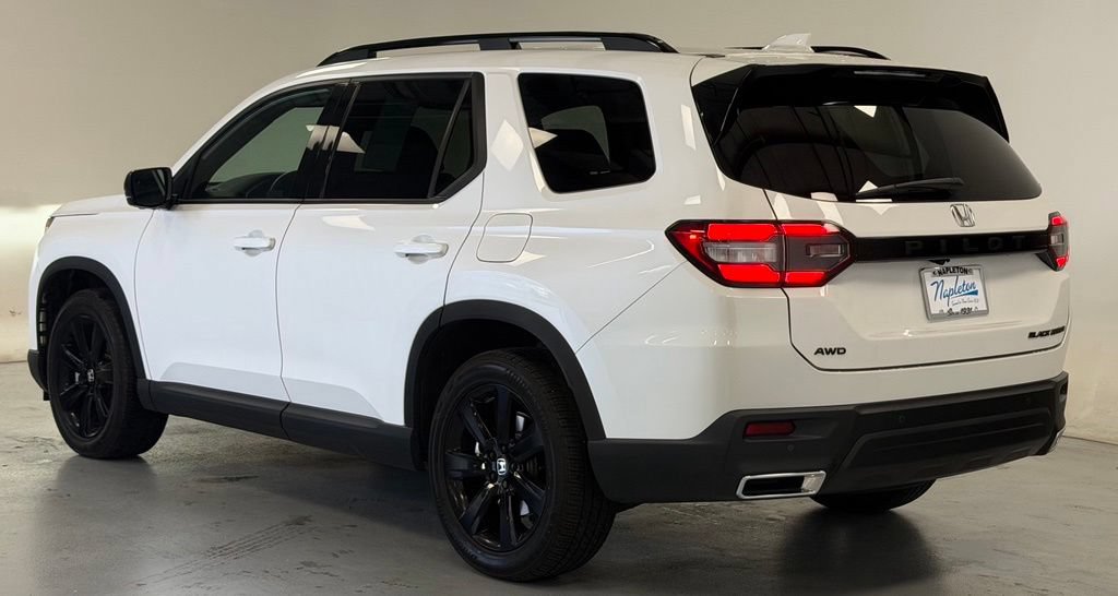Used 2025 Honda Pilot Black Edition image 4