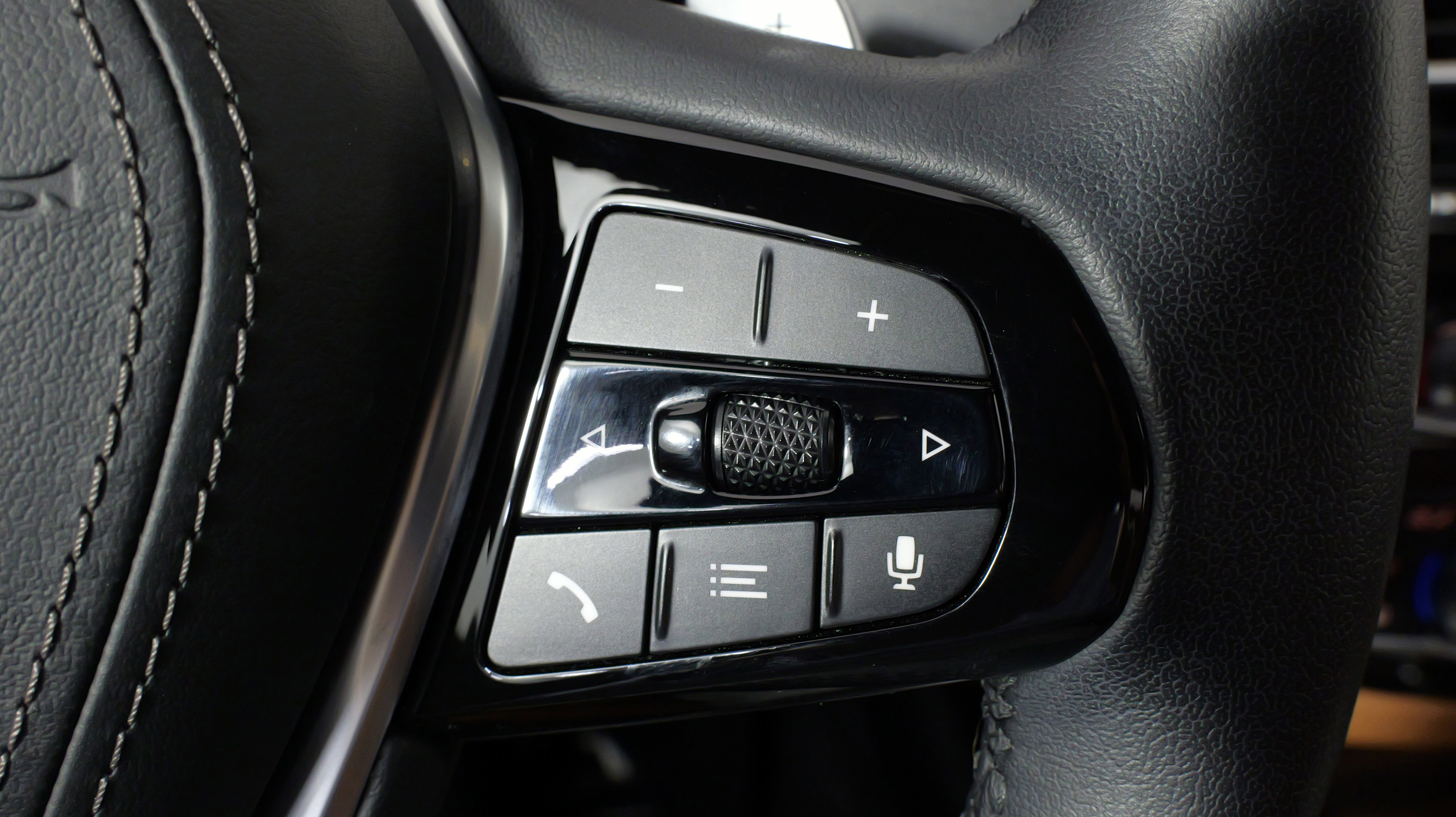 Used 2022 BMW 530i xDrive w/ Convenience Package image 44