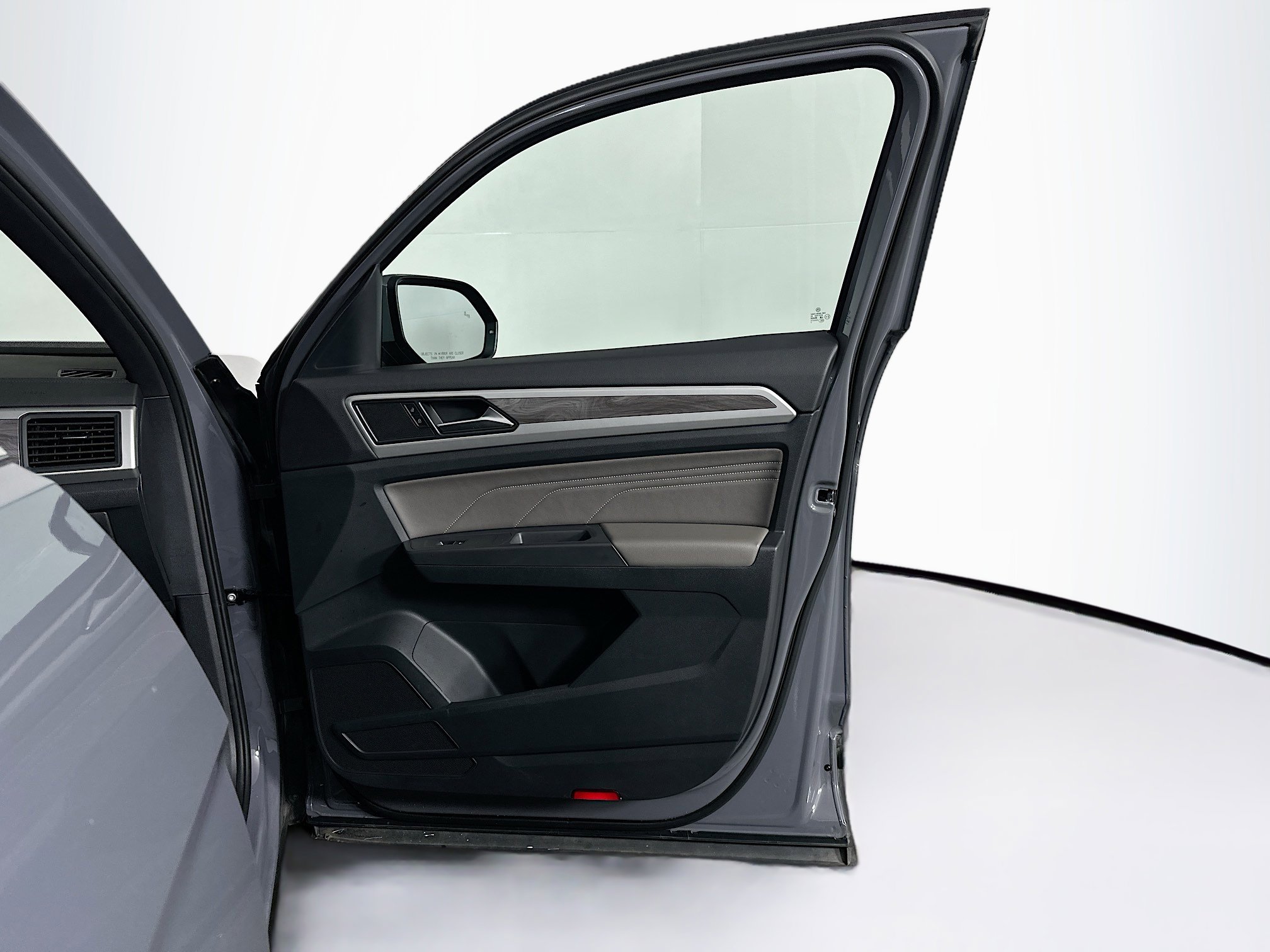 Used 2021 Volkswagen Atlas Cross Sport SE w/ Panoramic Sunroof Package image 32