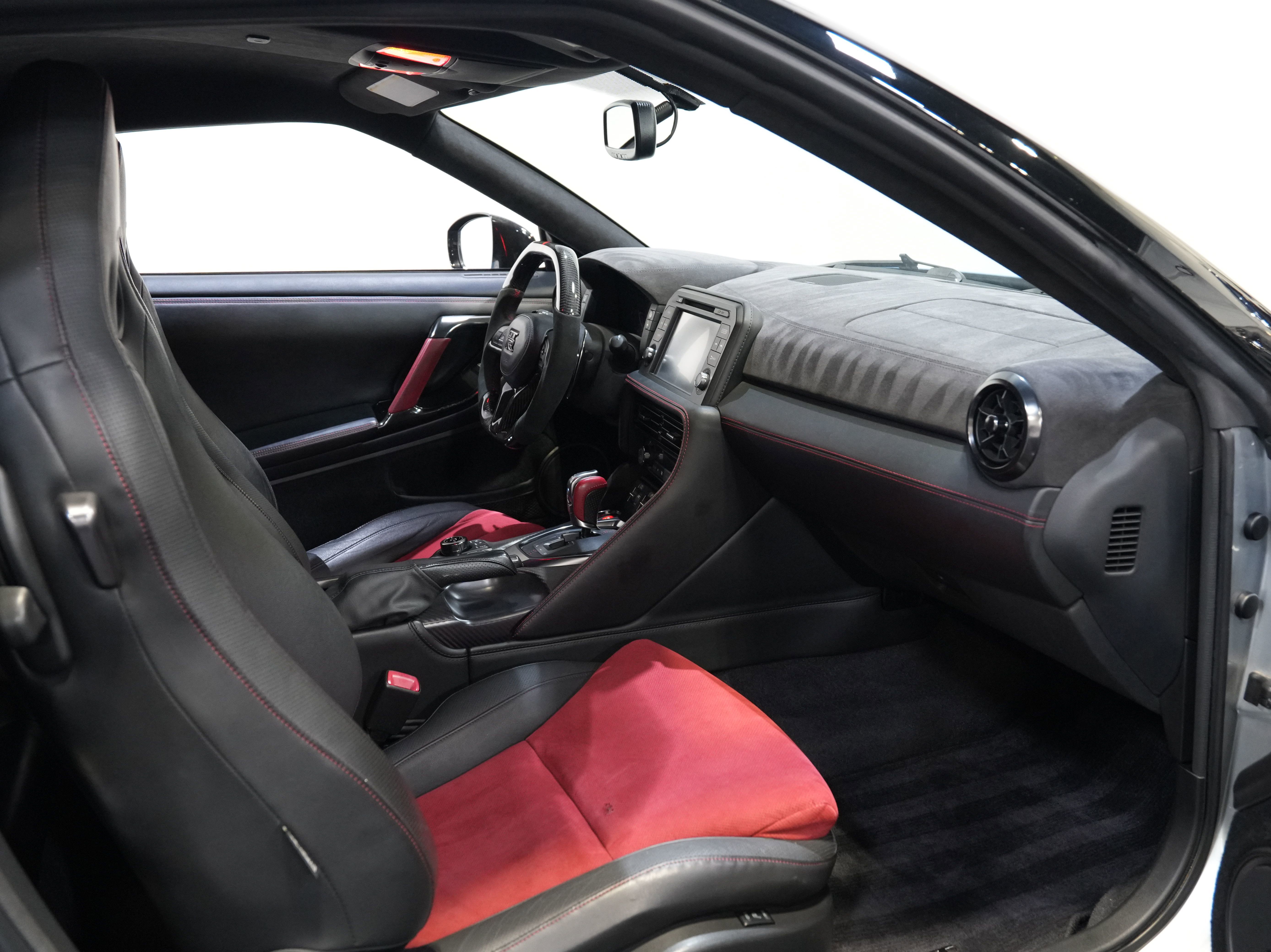 Used 2017 Nissan GT-R NISMO AWD/4WD image 33