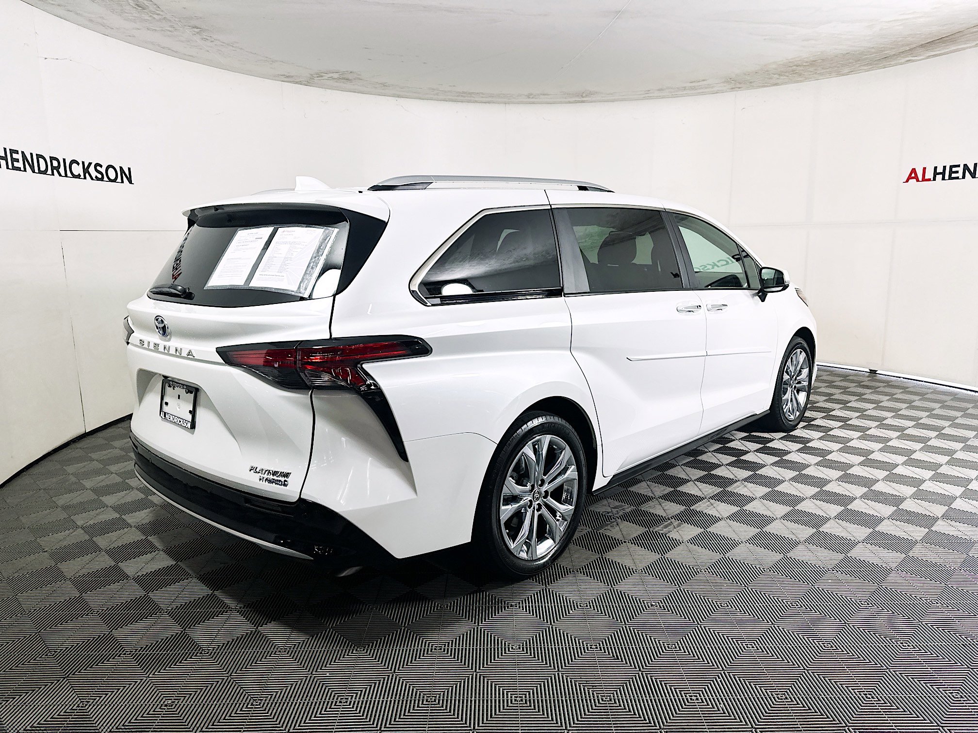 Used 2024 Toyota Sienna Platinum image 3