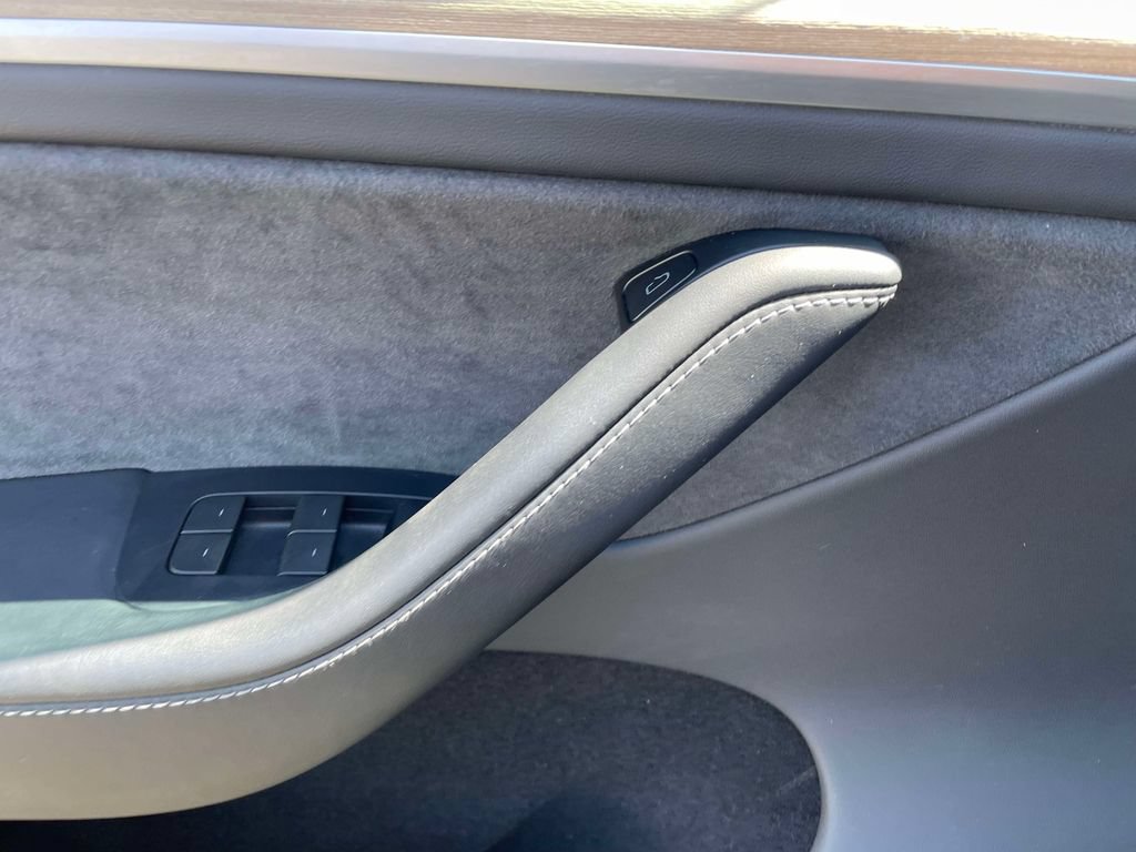 Used 2023 Tesla Model Y Long Range AWD/4WD image 18