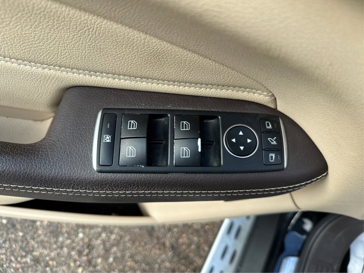 Used 2019 Mercedes-Benz GLE 400 4MATIC w/ Premium 2 Package image 16