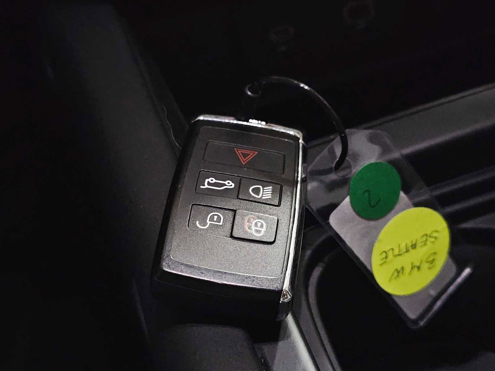 Used 2024 Land Rover Defender 130 X-Dynamic SE image 31