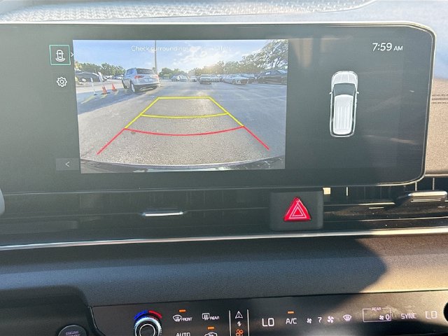 Used 2025 Kia Carnival EX FWD image 32