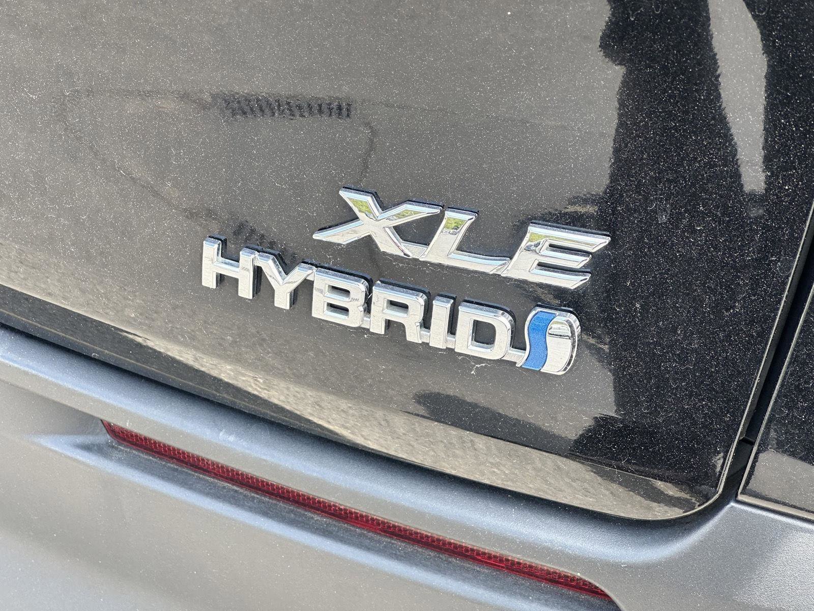 Certified 2024 Toyota Sienna XLE FWD image 10