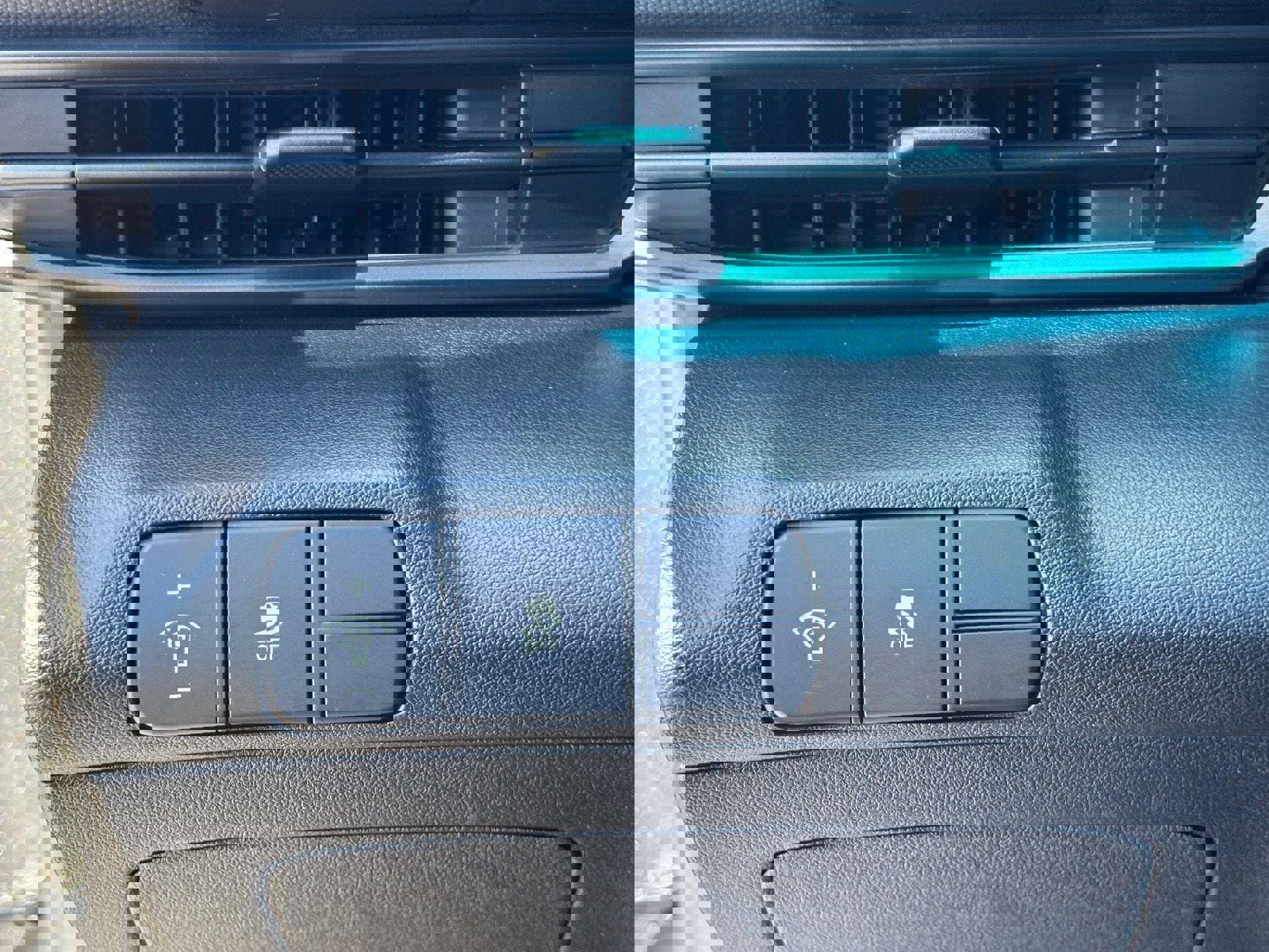 Used 2025 Hyundai Elantra Sport image 33