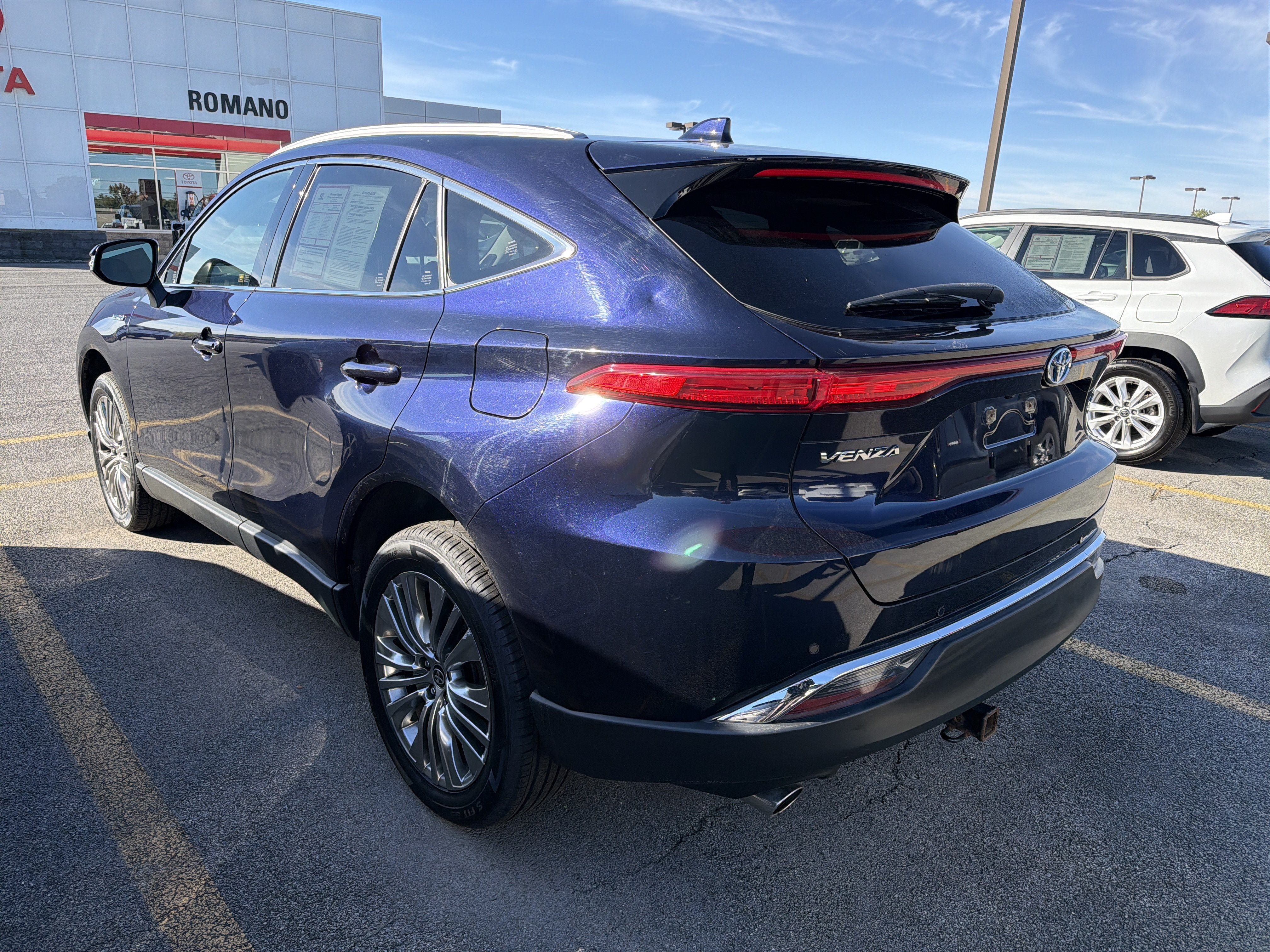 Certified 2021 Toyota Venza XLE w/ Softex Package AWD/4WD image 5
