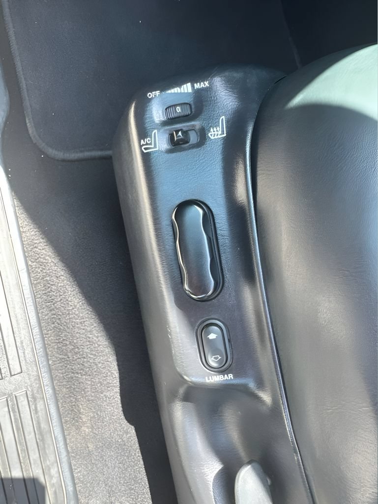 Used 2002 Lincoln Blackwood RWD image 25