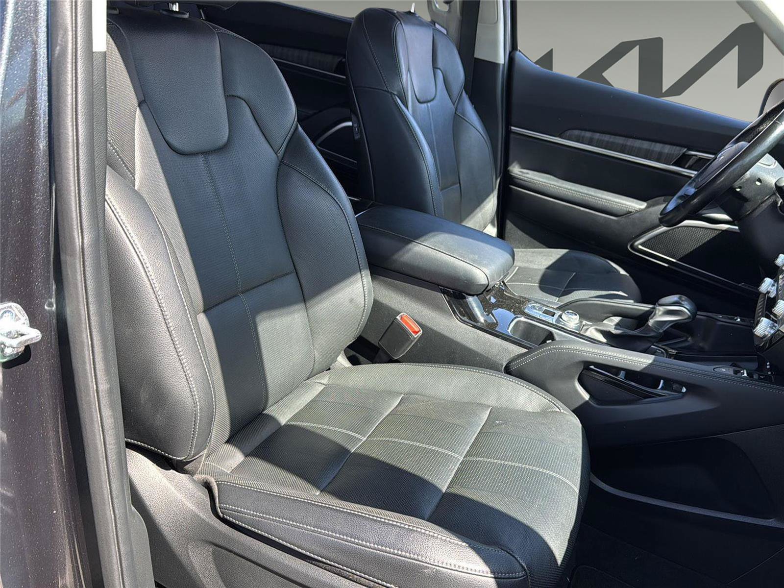 Used 2023 Kia Telluride EX w/ EX Captain's Chair Package AWD/4WD image 34