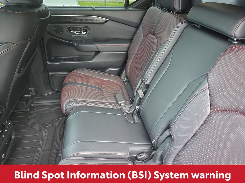 Used 2025 Honda Pilot Black Edition image 18