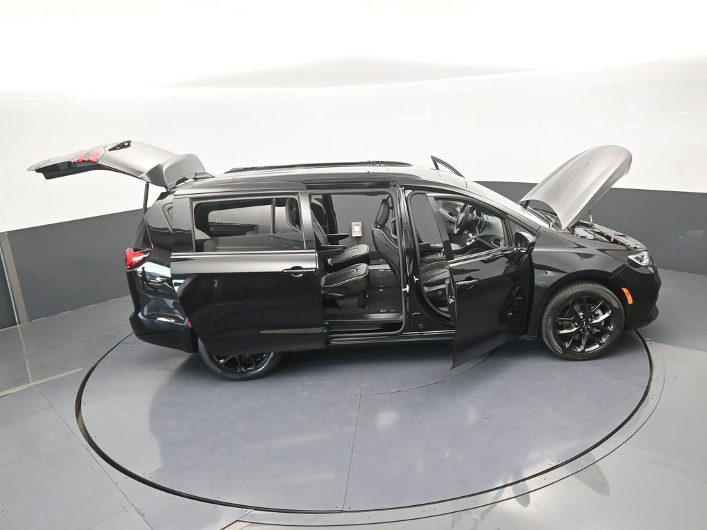 Used 2024 Chrysler Pacifica Limited w/ S Appearance Package image 79