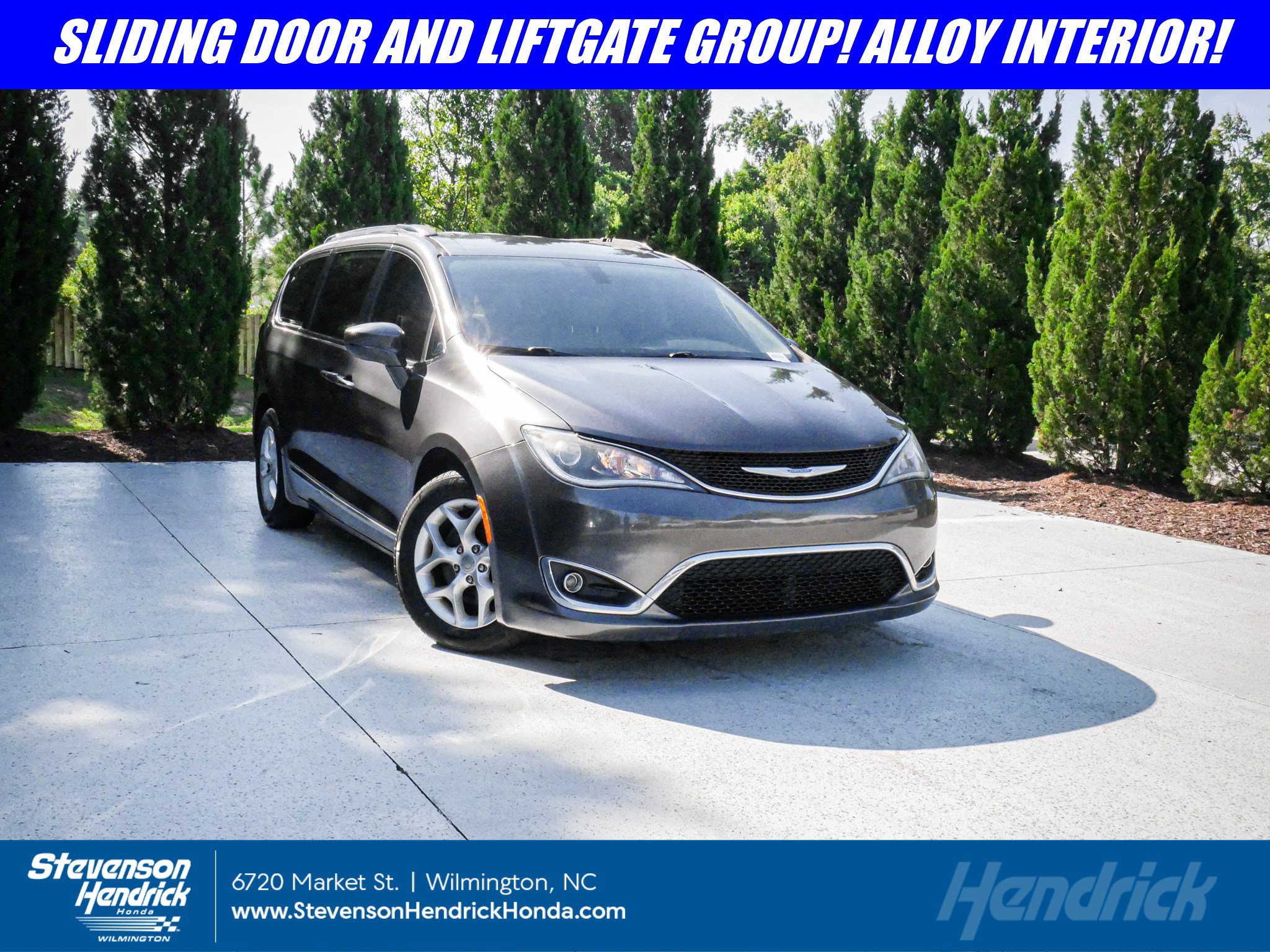 Used 2018 Chrysler Pacifica Touring-L Plus w/ Tire & Wheel Group FWD image 1